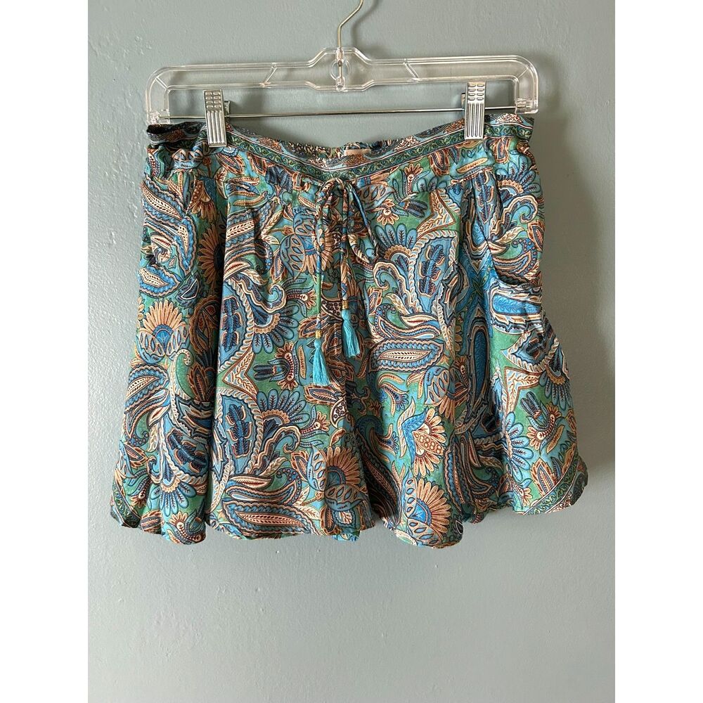 Karma Highway women's paisley printed shorts stretch waist one size 2" inseam